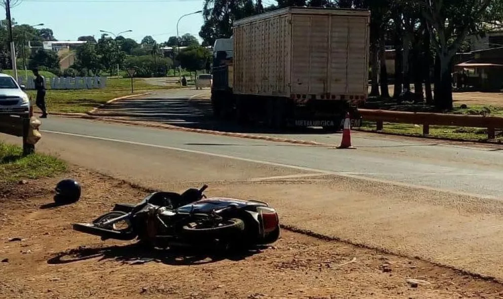 San Vicente: motociclista chocó con un camión y murió