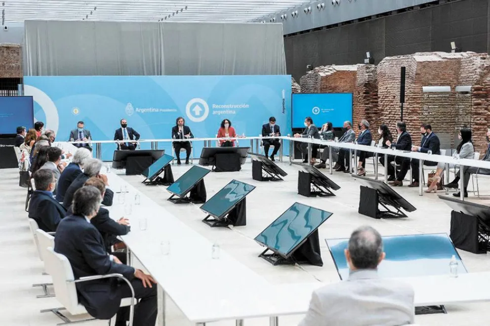Gobierno y empresarios acordaron bajar costos y subir el salario real