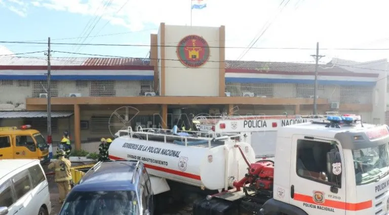 Guardiacárceles fueron tomados como rehenes por reos armados en la cárcel de Tacumbú en Paraguay Guardiacárceles fueron tomados como rehenes por reos armados en la cárcel de Tacumbú en Paraguay
