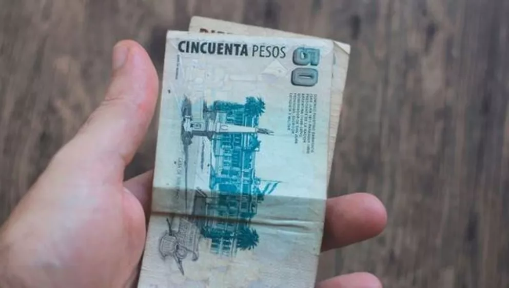 Cómo limpiar o arreglar billetes de pesos o dólares rotos o sucios