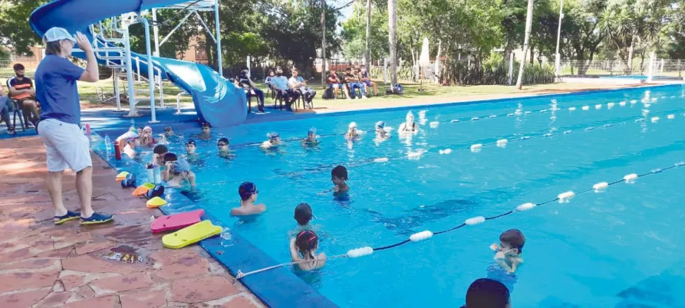 La natación tuvo una exitosa capacitación en el club unión de Apóstoles