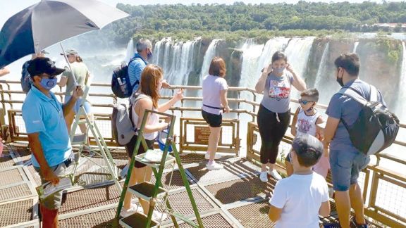 Retiran polémicos corralitos en el Parque Iguazú Retiran polémicos corralitos en el Parque Iguazú