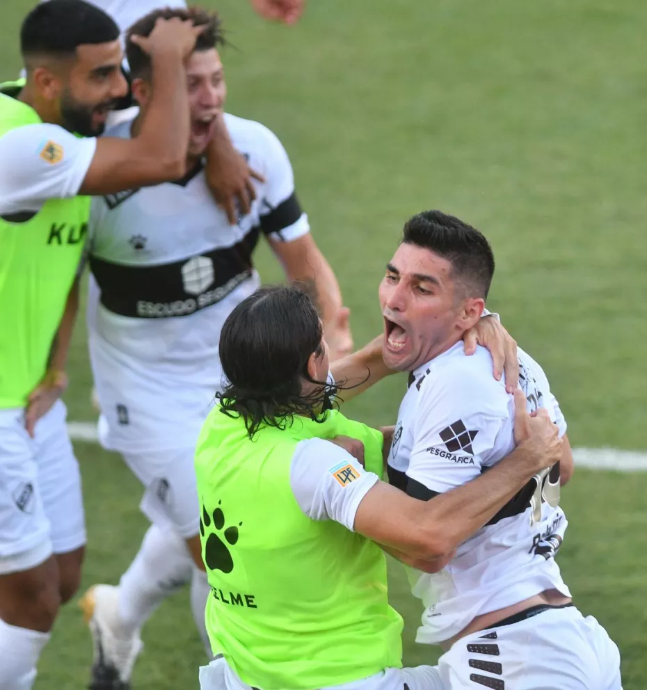 Platense volvió con gloria a la primera división con el triunfo ante Argentinos