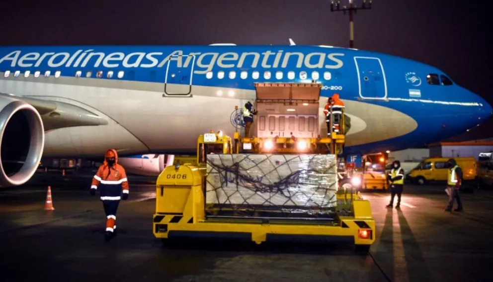 Un avión de Aerolíneas Argentinas partirá rumbo a Beijing para traer al país un millón de vacunas de Sinopharm