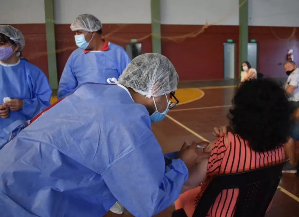 Malestar en el centro de vacunación de Posadas por docentes que no se pudieron vacunar