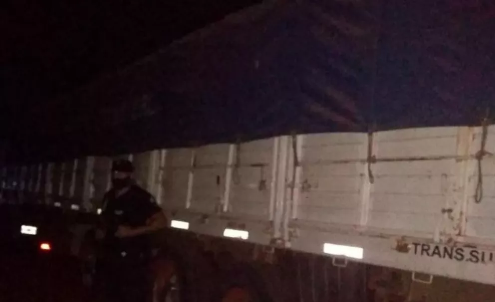 Tres Capones: secuestran otros dos camiones con acoplados repletos de soja