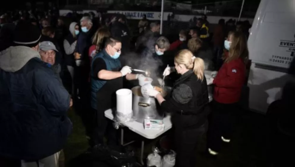 Cientos de personas pasaron la noche en carpas por un nuevo sismo en Grecia