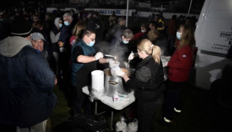Cientos de personas pasaron la noche en carpas por un Cientos de personas pasaron la noche en carpas por un