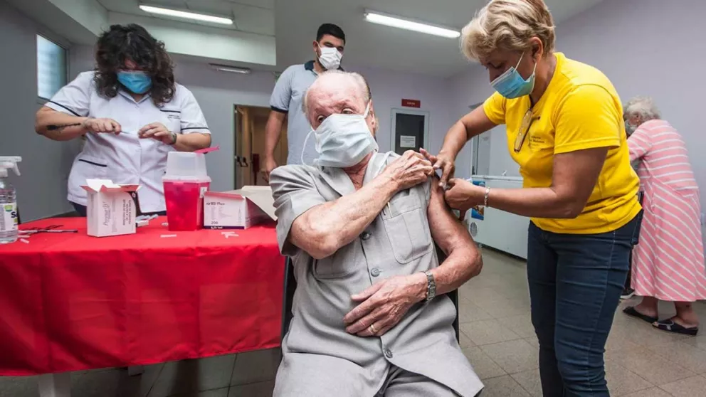Con otro lote de Sputnik se retomará la vacunación a los mayores de 65 años