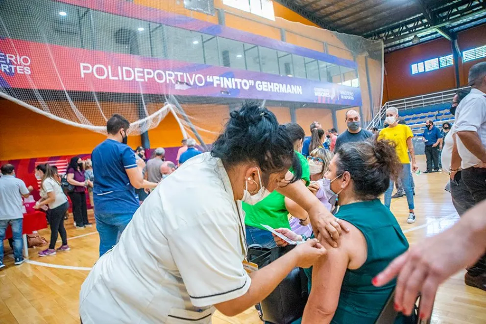 Los polideportivos pasaron de los deportes a las vacunas