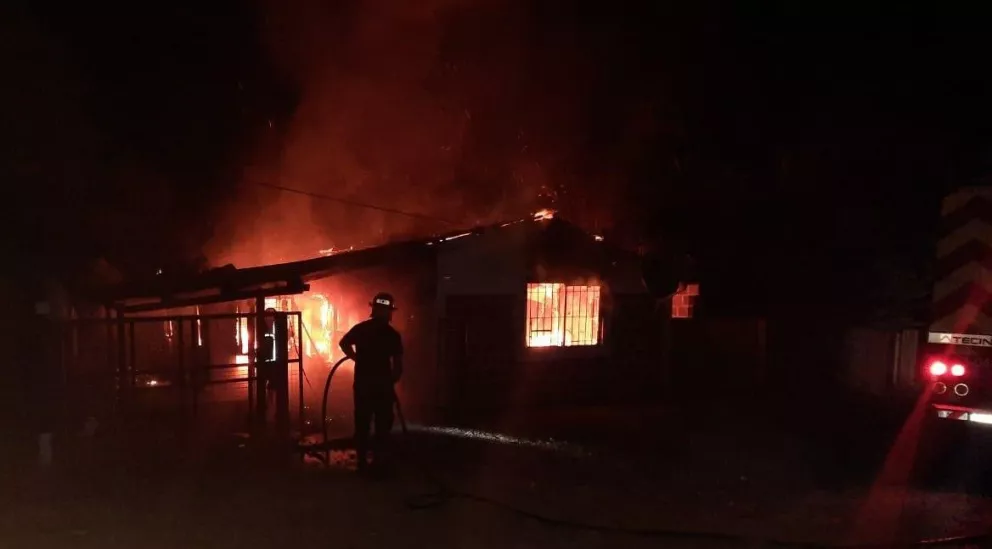 En Garupá se incendió la casa de una agente policial 