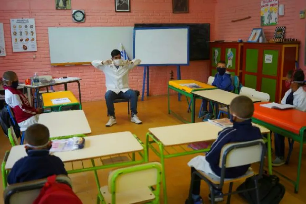 Por rebrote de casos, desde hoy no es obligatoria la asistencia presencial a clases en Uruguay