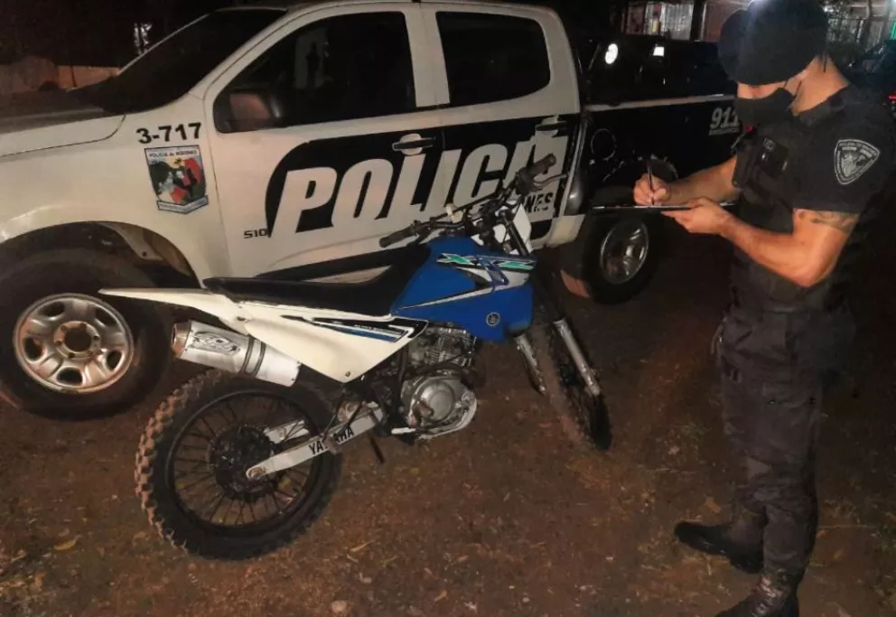 Abandonó una moto y una mochila con casi kilo de marihuana en Posadas