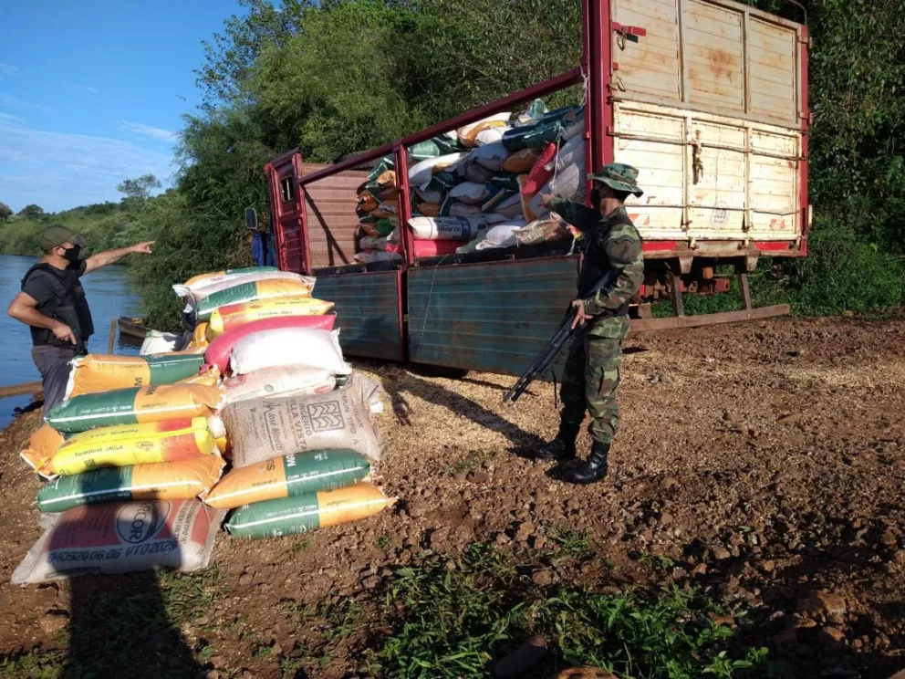 Prefectura incautó en la costa de El Soberbio casi 11 toneladas de maíz listo para ser llevado a Brasil
