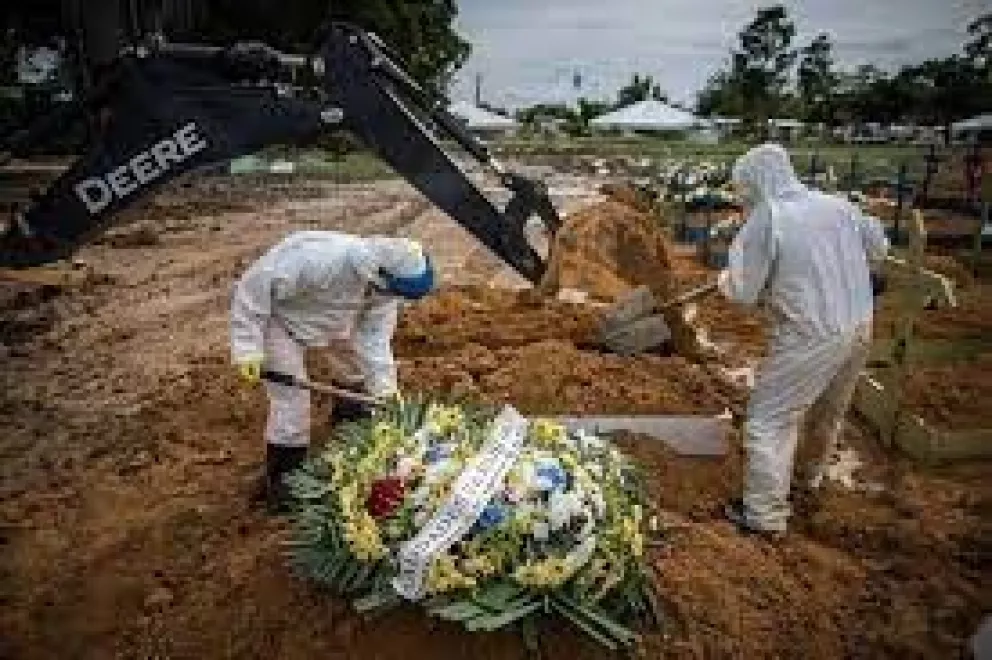 En pleno colapso hospitalario, Brasil teme a la falta de oxígeno y de lugar en los cementerios
