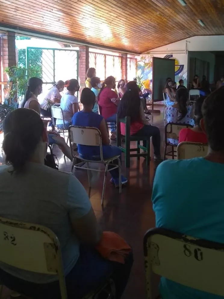 Estudiantes y padres exigen que se habiliten las clases presenciales en Puerto Leoni