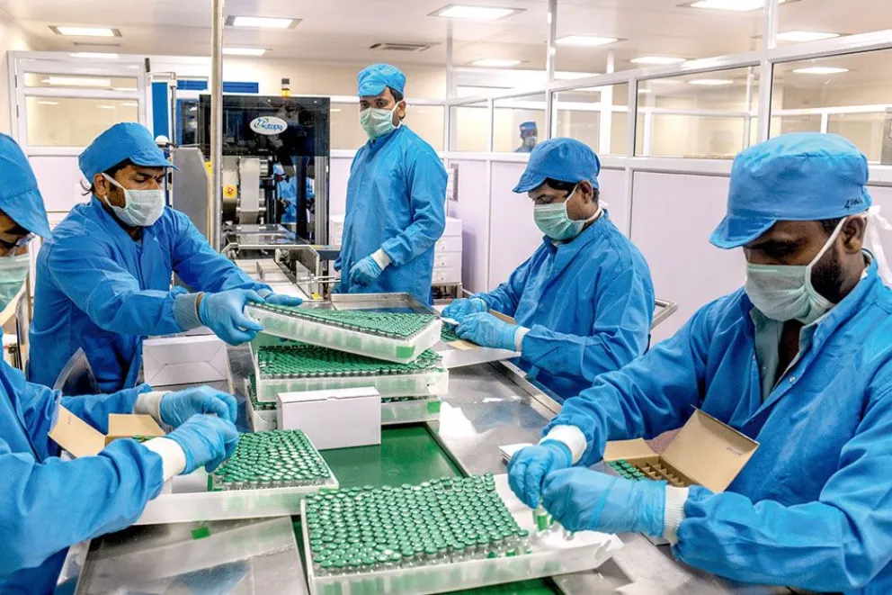 India decidió suspender  la exportación de vacunas