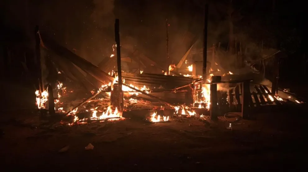 San Ignacio: lograron escapar del incendio de su casa 