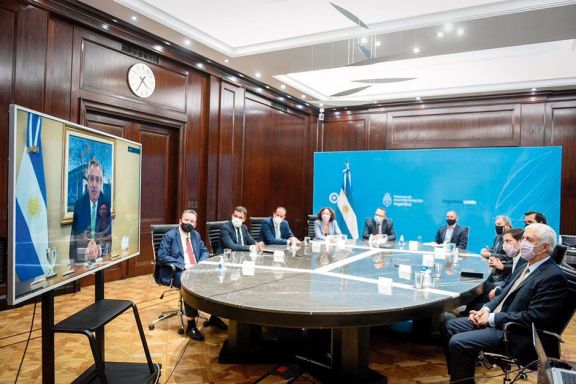 El gobierno flexibiliza el cepo al dólar para atraer inversiones en el país El gobierno flexibiliza el cepo al dólar para atraer inversiones en el país