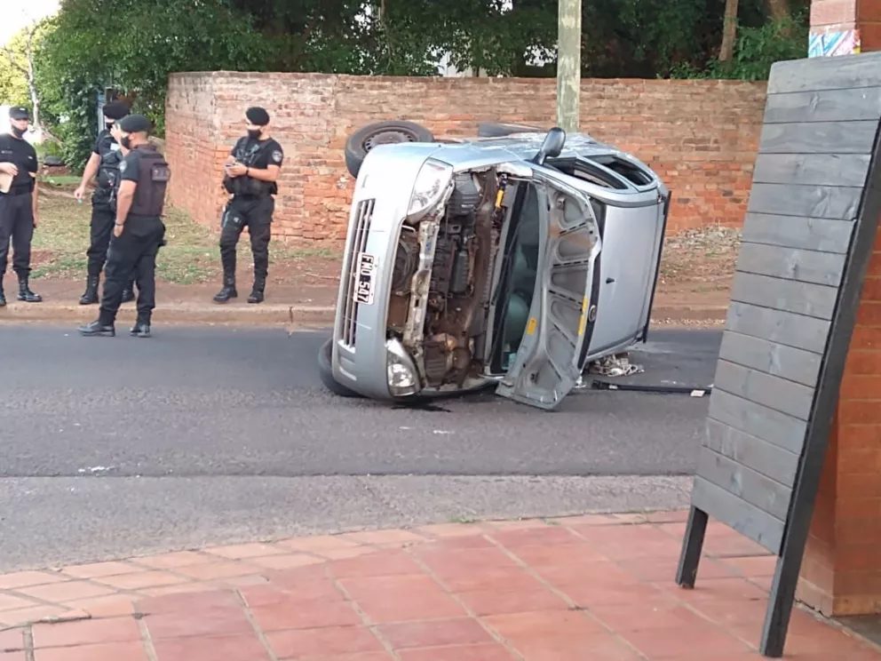 Choque y vuelco sin lesionados sobre avenida López Torres 