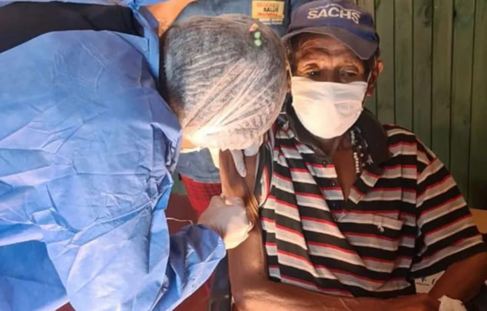 Comenzaron a vacunar a comunidades mbya guaraní