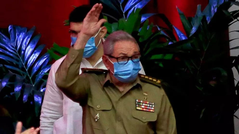 Raúl Castro  se retira de la conducción del comunismo