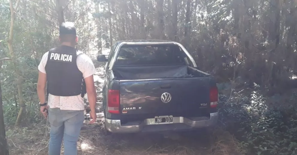 Jardín América: camioneta robada en Buenos Aires estaba abandonada en el monte 