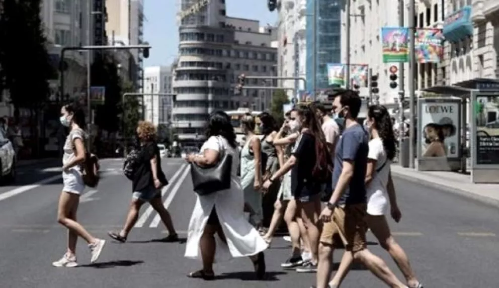 Madrid levantará el 9 de mayo el toque de queda y las medidas en domicilios y bares