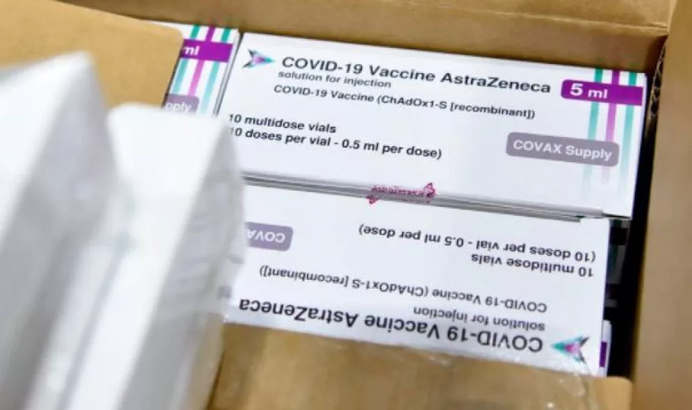 El regulador europeo afirma que la vacuna de AstraZeneca mejora sus beneficios con la edad