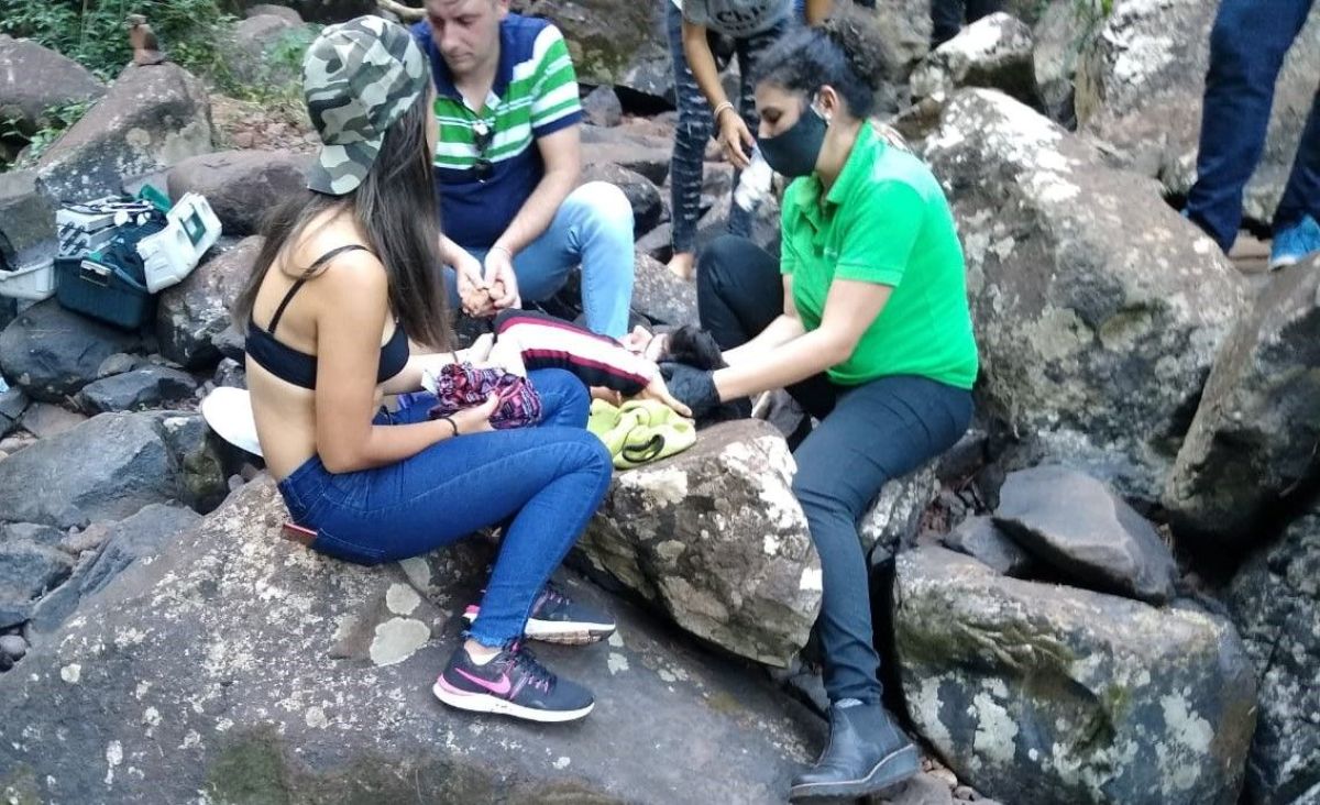 Rescataron a un turista herido en el Parque Salto Encantado Rescataron a un turista herido en el Parque Salto Encantado