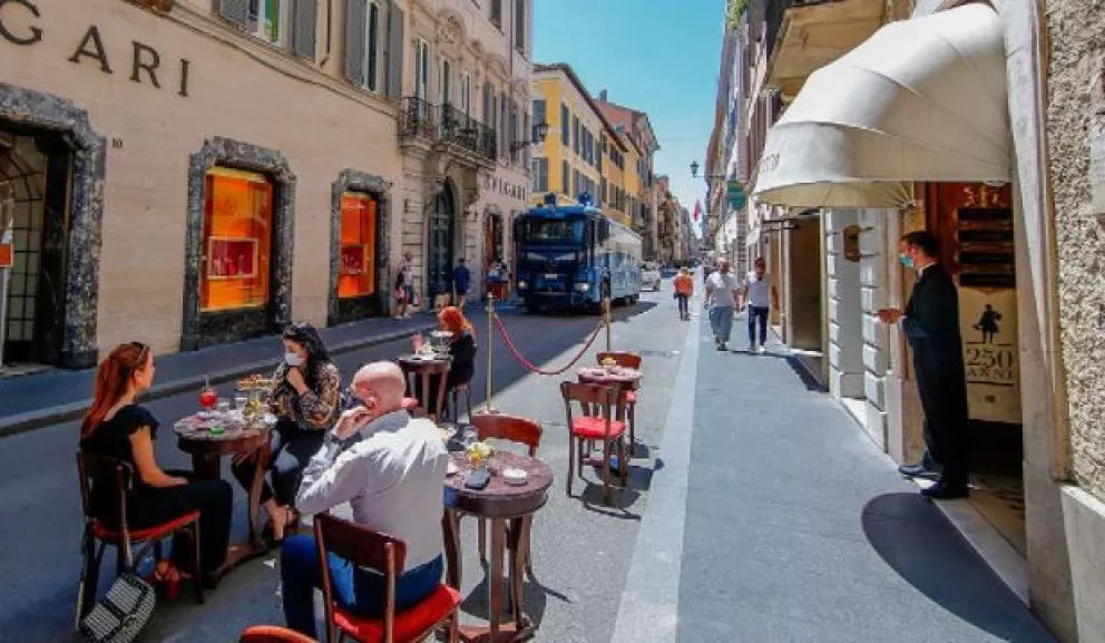 Italia inició una esperada reapertura de la gastronomía y el entretenimiento