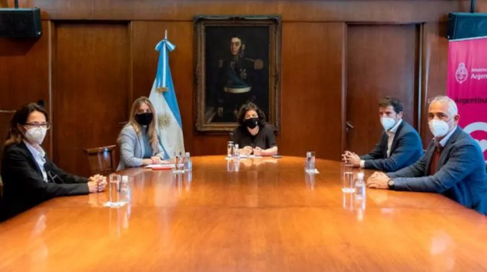 Vizzotti exigió a AstraZeneca Argentina que informe los plazos de entrega de las vacunas