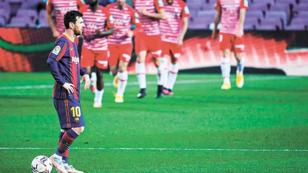 El gol de Messi no le sirvió al Barsa, que cedió terreno