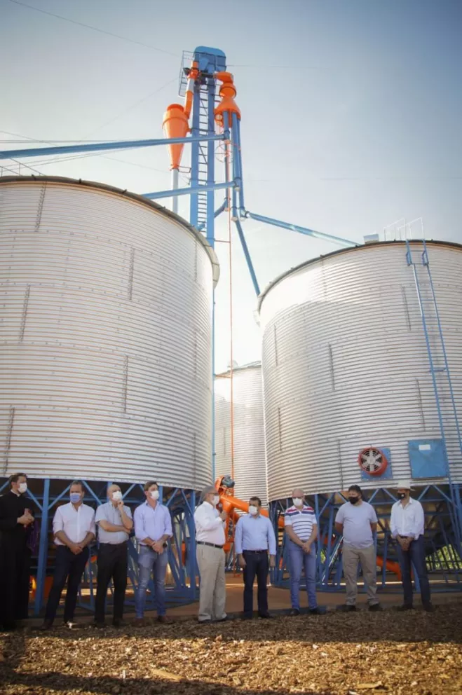 El gobernador y el Ministro de Agricultura de Nación inauguraron una planta procesadora de granos en Andresito