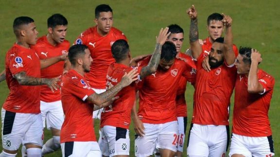 Independiente se hizo fuerte en la adversidad y logró un buen empate en Brasil