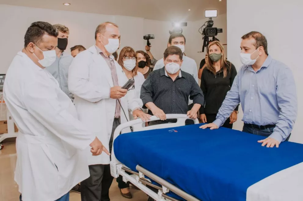 Herrera Ahuad recorrió el hospital Samic de Eldorado donde sumaron 10 camas UTI