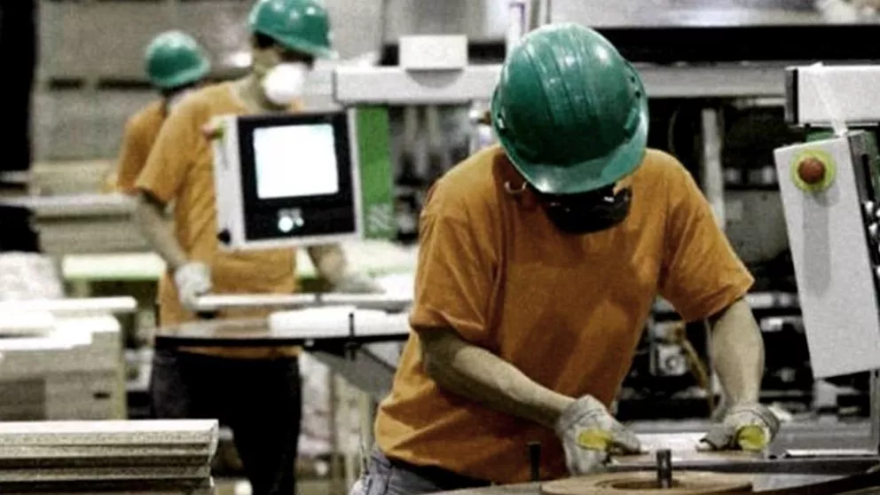 La actividad industrial creció 32,8% durante marzo y la construcción 97,6% informó el Indec