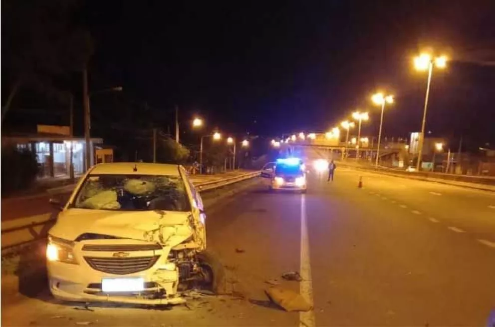 Gendarme murió arrollado tras ser apedreado su auto