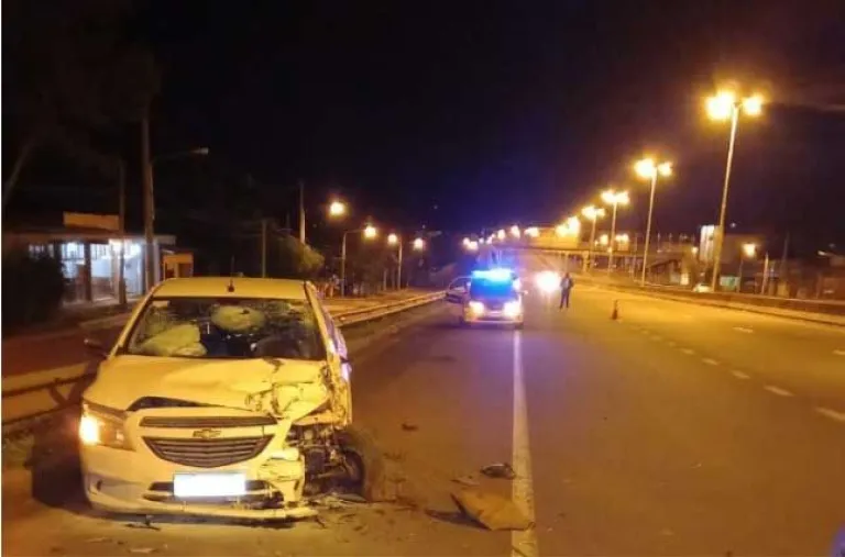 Arrojaban piedras desde un puente peatonal y provocaron una tragedia Arrojaban piedras desde un puente peatonal y provocaron una tragedia