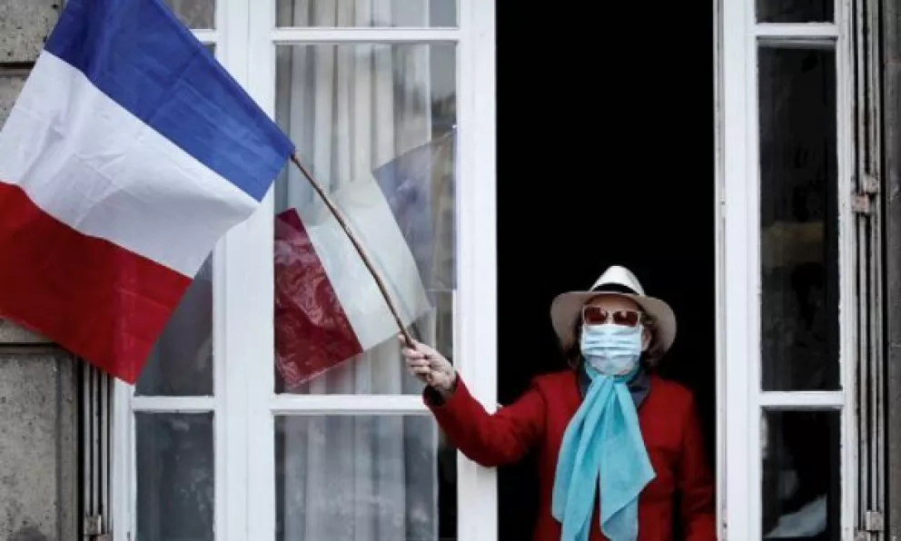 Francia liberará restricciones con un ojo puesto en las presidenciales de 2022