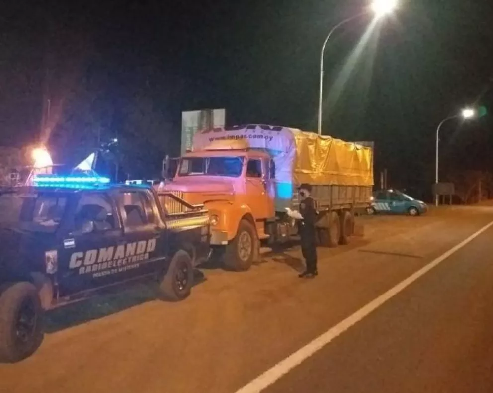 Interceptaron dos camiones con soja ilegal en Aristóbulo del Valle y San José