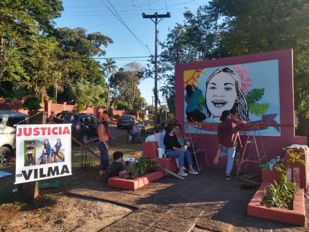 Pintan un mural en memoria de Vilma Mercado en Puerto Iguazú