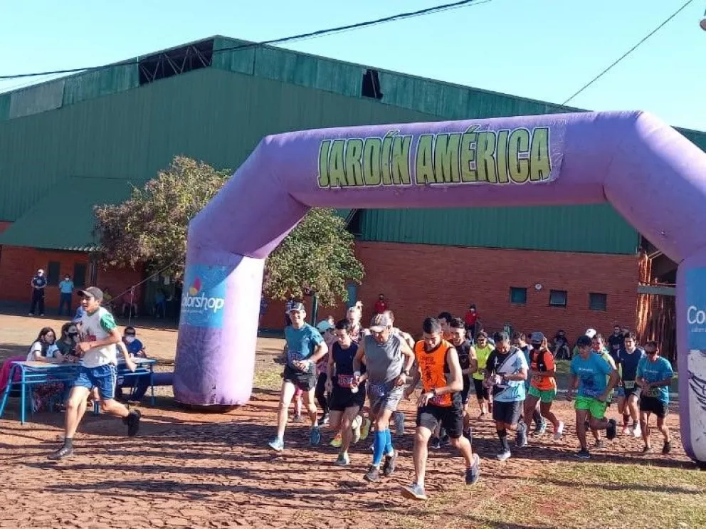 Competidores de toda la provincia corrieron la maratón por el aniversario de Jardín América