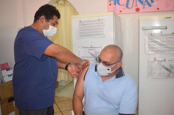 La vacunacin contra la gripe y el covid avanza en Jardn Amrica