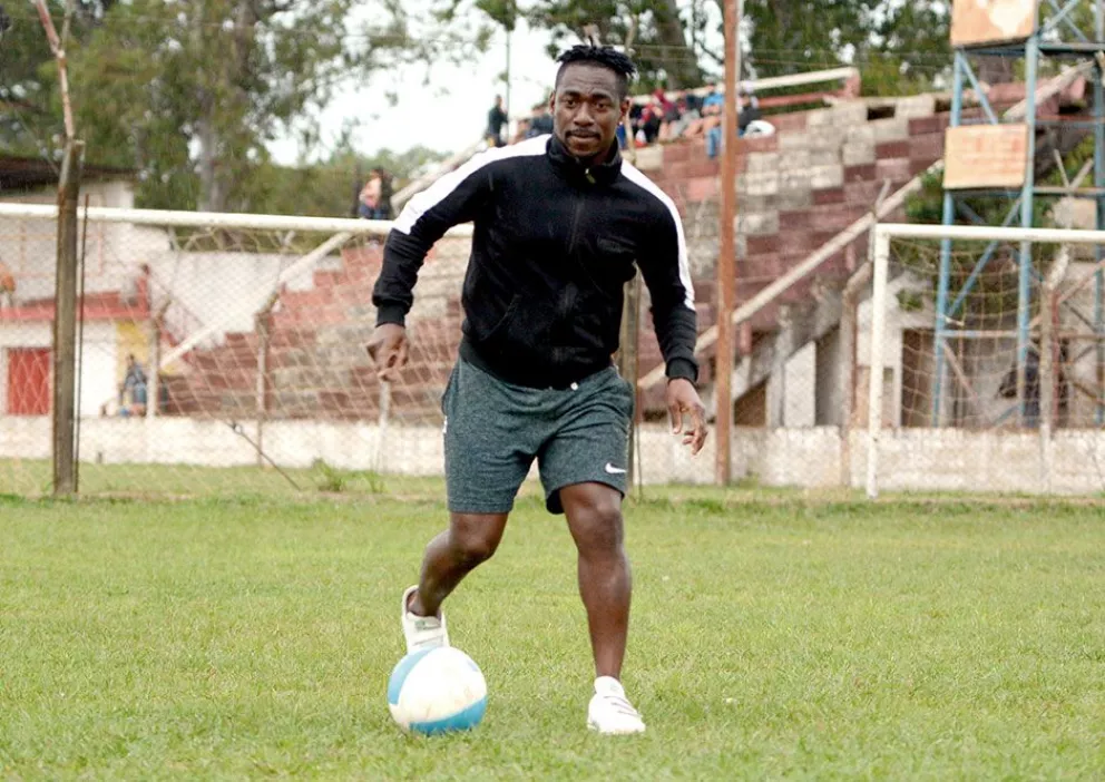 Neto, un futbolista  camerunés en busca de su destino