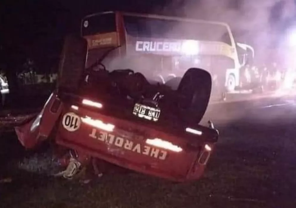 Virasoro: accidente entre micro que salió de Posadas y una camioneta dejó una persona fallecida