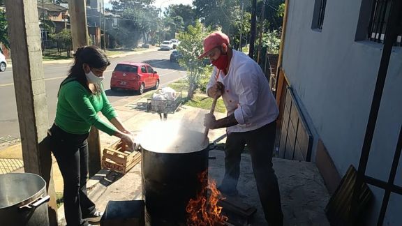 En Posadas no pudo faltar el tradicional locro para celebrar el 25 de mayo