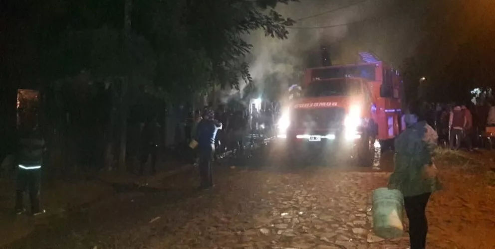 Se incendiaron dos casas en Itaembé Miní cuando estaban por dormir 