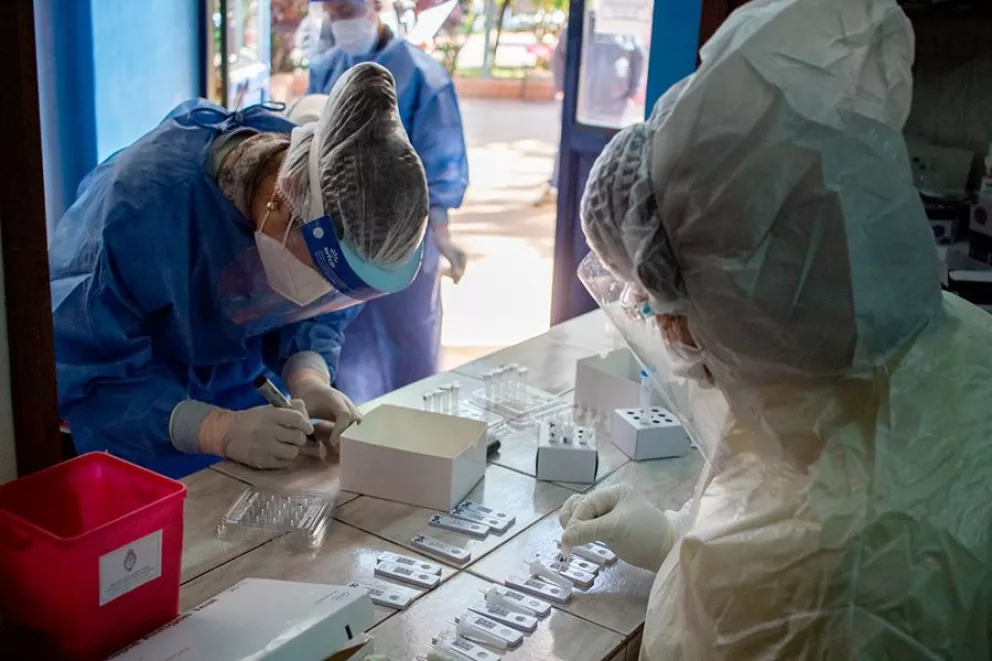 Dos pacientes con coronavirus permanecen internados en Misiones, en una jornada con 10 nuevos positivos detectados