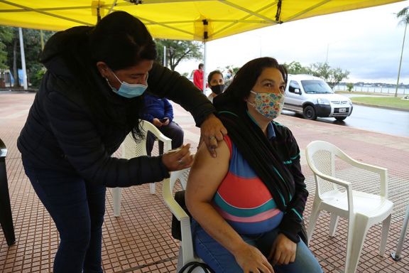 Campaa anticovid Misiones espera otras 100 mil dosis de AstraZeneca